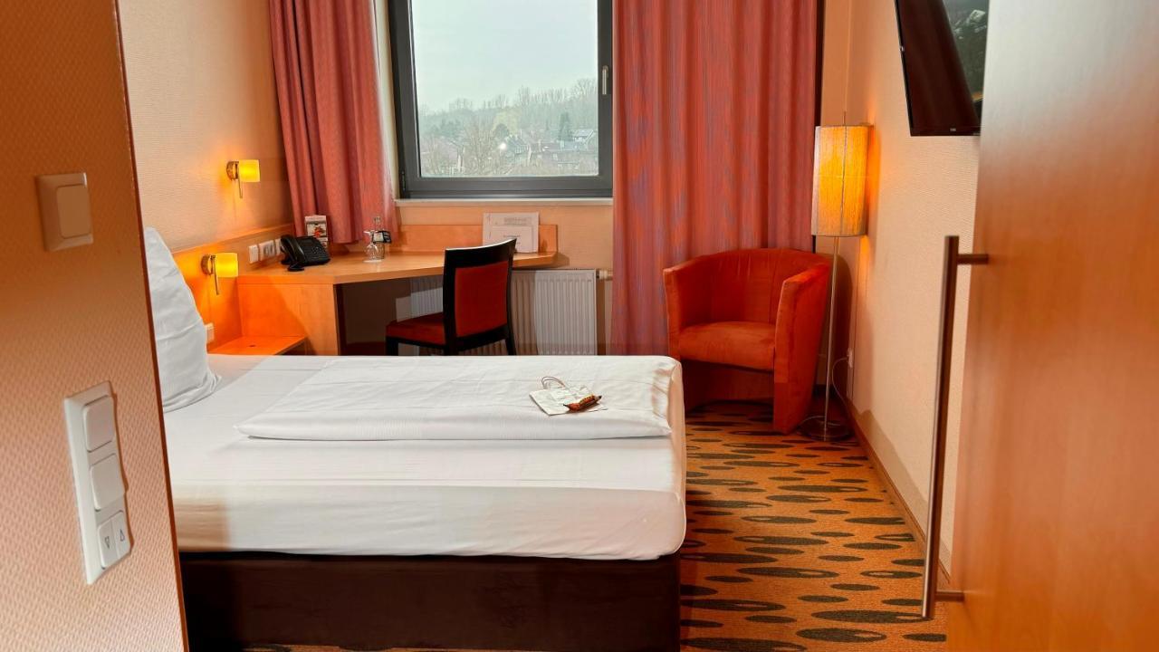 Hotel Rhein-Ruhr Ботроп Екстериор снимка